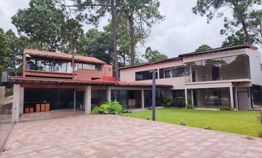 Espectacular casa en renta dentro de Residencial en Avándaro, Valle de Bravo