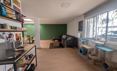 AMPLIA  PROPIEDAD 580 m2 CON GALPONES Y DEPARTAMENTO