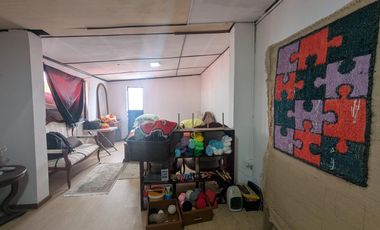 AMPLIA  PROPIEDAD 580 m2 CON GALPONES Y DEPARTAMENTO