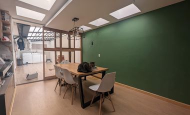 AMPLIA  PROPIEDAD 580 m2 CON GALPONES Y DEPARTAMENTO