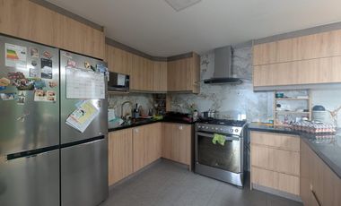 AMPLIA  PROPIEDAD 580 m2 CON GALPONES Y DEPARTAMENTO