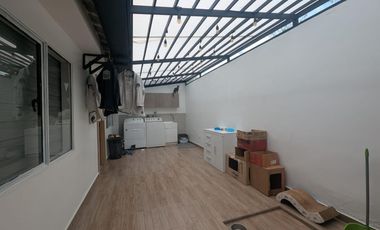 AMPLIA  PROPIEDAD 580 m2 CON GALPONES Y DEPARTAMENTO