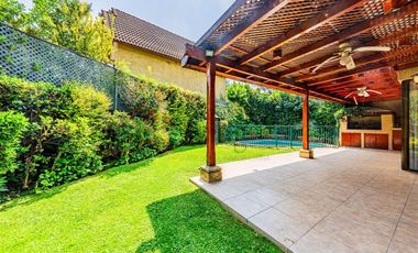 Casa de Tres Pisos Familiar en Condominio