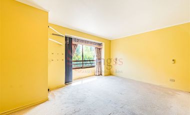 Casa de Tres Pisos Familiar en Condominio