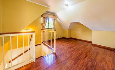 Casa de Tres Pisos Familiar en Condominio