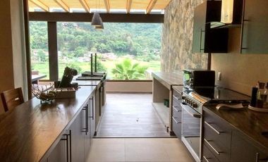 CASA EN RENTA CON VISTA AL LAGO EN VALLE DE BRAVO