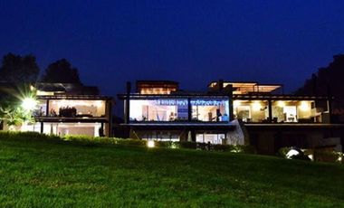 CASA EN RENTA CON VISTA AL LAGO EN VALLE DE BRAVO