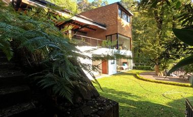 CASA EN VENTA CON VISTA AL LAGO EN VALLE DE BRAVO