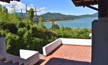 Casa en renta en Avándaro en condominio con vista al Lago