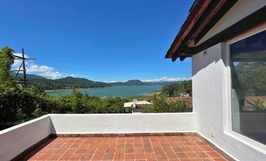 Casa en renta en Avándaro en condominio con vista al Lago