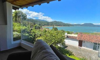 Casa en renta en Avándaro en condominio con vista al Lago