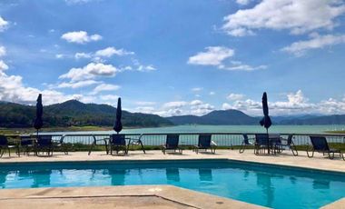 Casa en renta en Avándaro en condominio con vista al Lago