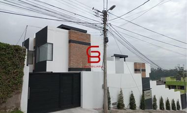 VENDO CASA 2 DORMITORIOS CON ESTUDIO-BALCON Y TERRAZA  A 5 MINUTOS UDLA PARK- NAYON