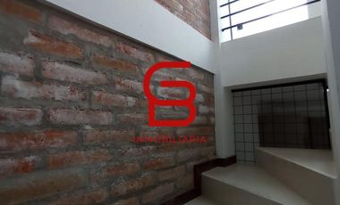 VENDO CASA 2 DORMITORIOS CON ESTUDIO-BALCON Y TERRAZA  A 5 MINUTOS UDLA PARK- NAYON