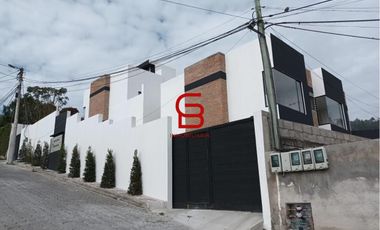 VENDO CASA 2 DORMITORIOS CON ESTUDIO-BALCON Y TERRAZA  A 5 MINUTOS UDLA PARK- NAYON