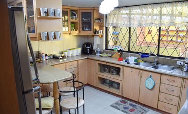 VENTA AMPLIA Y HERMOSA CASA, SAN ANTONIO DE PICHINCHA