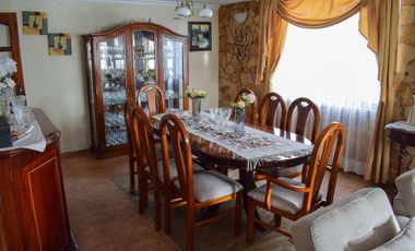 VENTA AMPLIA Y HERMOSA CASA, SAN ANTONIO DE PICHINCHA