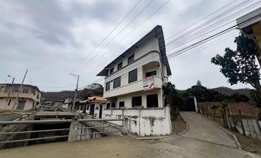 Vivienda Multifamiliar De Tres Niveles