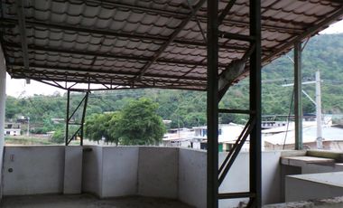 VIVIENDA MULTIFAMILIAR DE TRES NIVELES EN BAHÍA DE CARAQUEZ-MANABÍ