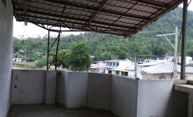 VIVIENDA MULTIFAMILIAR DE TRES NIVELES EN BAHÍA DE CARAQUEZ-MANABÍ