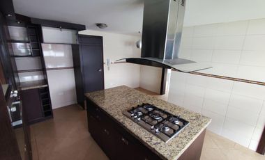 Vendo casa de 4 dormitorios, Valle de Los Chillos, sector Supermaxi San Gabriel