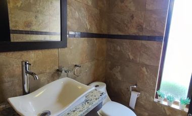 Vendo casa de 4 dormitorios, Valle de Los Chillos, sector Supermaxi San Gabriel