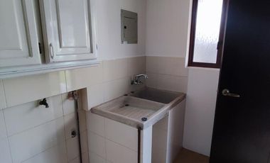 Vendo casa de 4 dormitorios, Valle de Los Chillos, sector Supermaxi San Gabriel