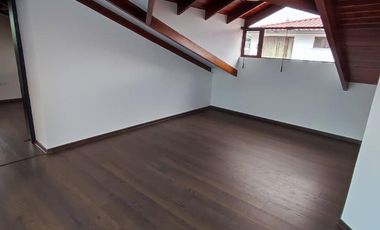 Vendo casa de 4 dormitorios, Valle de Los Chillos, sector Supermaxi San Gabriel