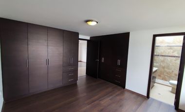 Vendo casa de 4 dormitorios, Valle de Los Chillos, sector Supermaxi San Gabriel