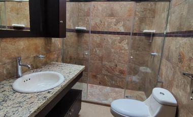 Vendo casa de 4 dormitorios, Valle de Los Chillos, sector Supermaxi San Gabriel