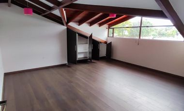 Vendo casa de 4 dormitorios, Valle de Los Chillos, sector Supermaxi San Gabriel