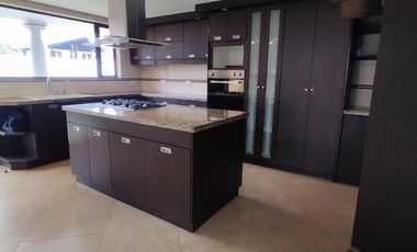 Vendo casa de 4 dormitorios, Valle de Los Chillos, sector Supermaxi San Gabriel