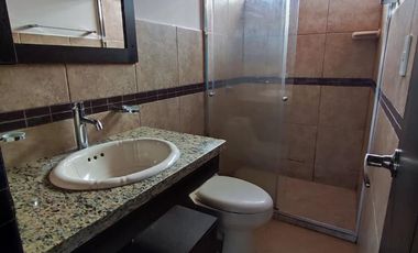 Vendo casa de 4 dormitorios, Valle de Los Chillos, sector Supermaxi San Gabriel