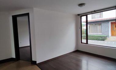 Vendo casa de 4 dormitorios, Valle de Los Chillos, sector Supermaxi San Gabriel