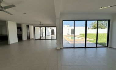 Hermosa Casa en Venta con Paneles Solares en Privada Residencial en CONKAL, Yuc