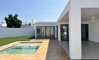 Hermosa Casa en Venta con Paneles Solares en Privada Residencial en CONKAL, Yuc