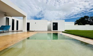 Hermosa Casa en Venta con Paneles Solares en Privada Residencial en CONKAL, Yuc
