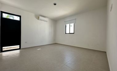 Hermosa Casa en Venta con Paneles Solares en Privada Residencial en CONKAL, Yuc