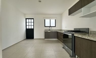 Hermosa Casa en Venta con Paneles Solares en Privada Residencial en CONKAL, Yuc