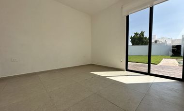 Hermosa Casa en Venta con Paneles Solares en Privada Residencial en CONKAL, Yuc