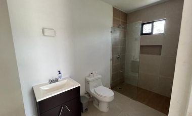 Hermosa Casa en Venta con Paneles Solares en Privada Residencial en CONKAL, Yuc