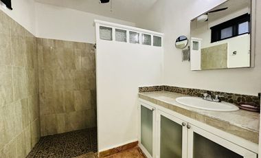 Casa en la Playa, CHELEM, Amueblada y Paneles solares, a 20 m del mar