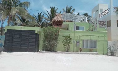 Casa en la Playa, CHELEM, Amueblada y Paneles solares, a 20 m del mar