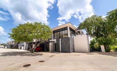 Casa en Venta en Yucatán Country Club. Vista al Campo de Golf. Mérida