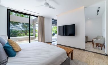 Casa en Venta en Yucatán Country Club. Vista al Campo de Golf. Mérida