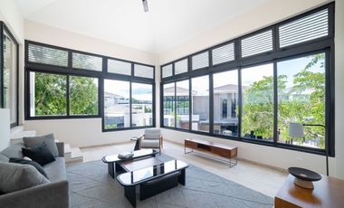 Casa en Venta en Yucatán Country Club. Vista al Campo de Golf. Mérida