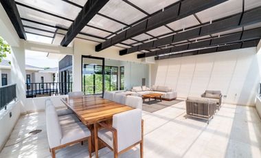 Casa en Venta en Yucatán Country Club. Vista al Campo de Golf. Mérida