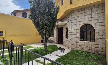 En Venta Casa Excelente Ubicación, Cerca Col. Felipe Angeles, Villas del Álamo