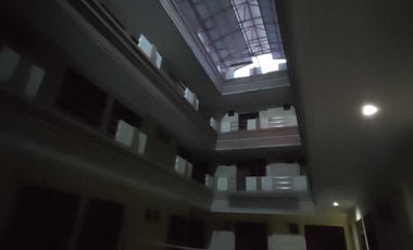 Rumah 3 Lantai Plus 43 Kamar Kost dan Kios di Karbela Dekat Sudirman