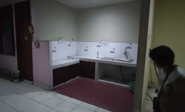 Rumah 3 Lantai Plus 43 Kamar Kost dan Kios di Karbela Dekat Sudirman